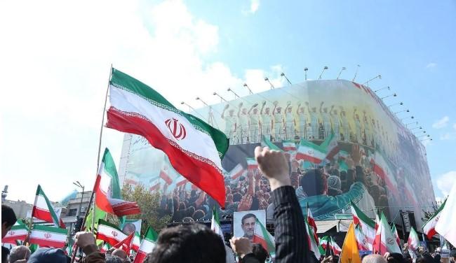 IRGC Luncurkan Rudal ke Kapal Induk USS Abraham Lincoln, Konflik Timur Tengah Kian Memanas