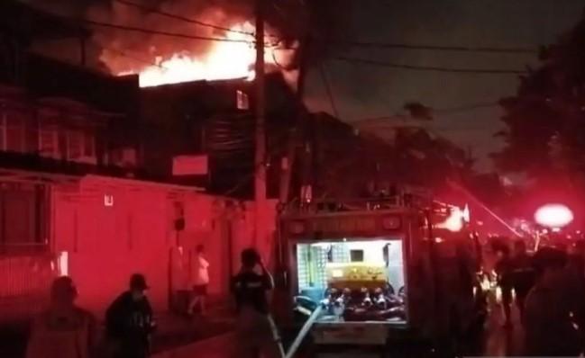 Korsleting Listrik Picu Kebakaran, Gudang Onderdil Motor di Cengkareng Ludes Terbakar