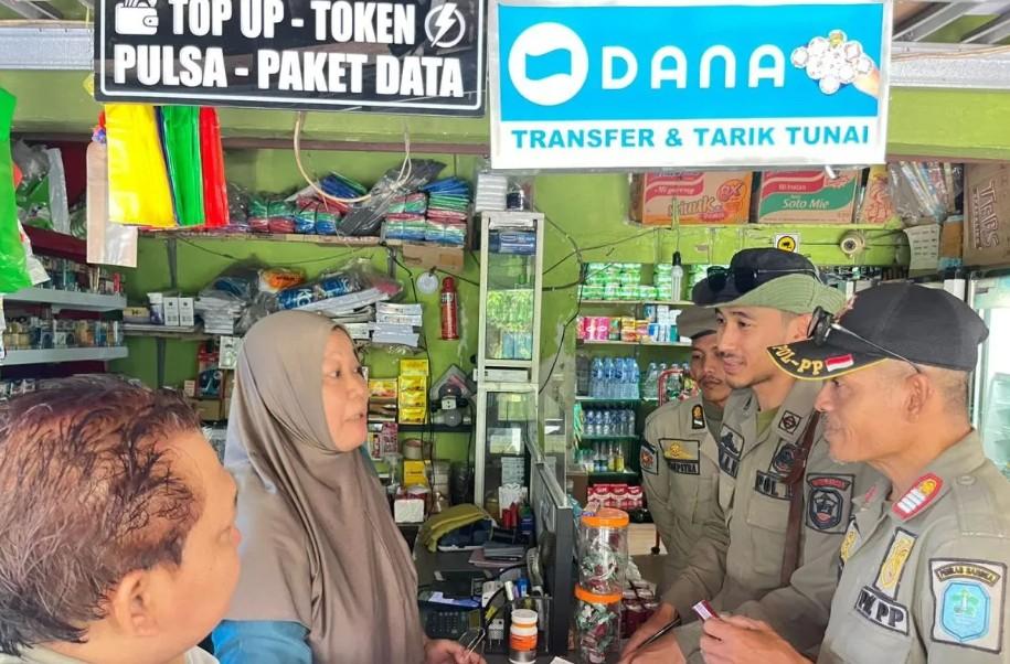 Satpol PP Bangka Temukan Peredaran Rokok Ilegal di Belinyu, Pedagang Diimbau Segera Kembalikan ke Agen