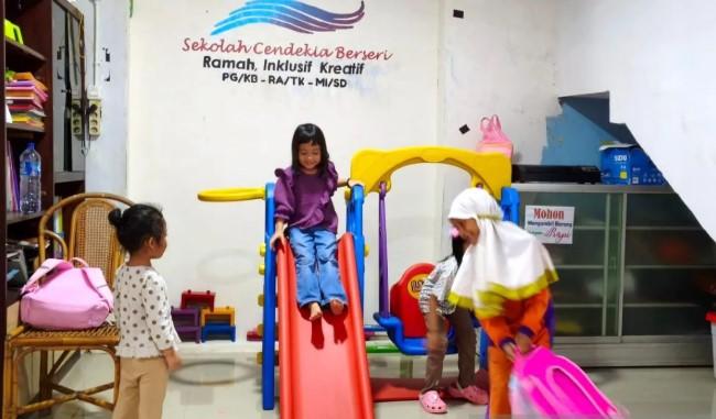 Tenaga Pendidik Mendukung Pembatasan Media Sosial untuk Tingkatkan Kemandirian Anak