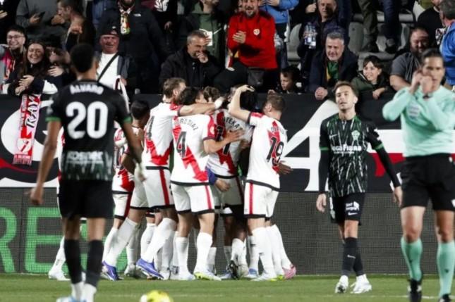 Rayo Vallecano Menang Tipis 1-0 atas Elche yang Bermain dengan 10 Pemain di Liga Spanyol