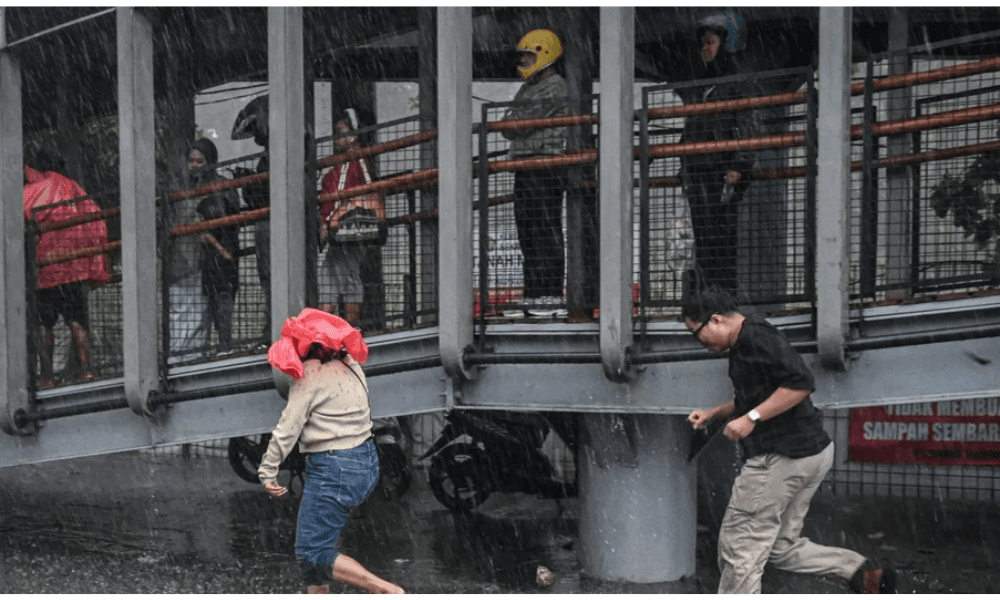 BMKG Prakirakan Hujan Guyur Jakarta Siang Ini, Sejumlah Wilayah Berpotensi Disertai Petir