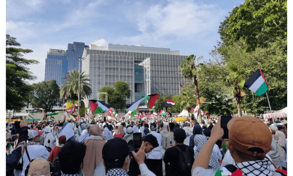 Ribuan Warga Gelar Aksi di Depan Kedubes AS, Doakan Prajurit TNI Gugur di Lebanon