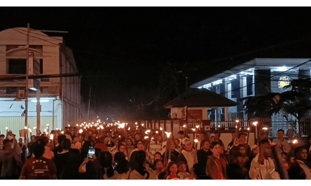Ribuan Jemaat GKI Petrus Waena Gelar Pawai Obor Fajar Paskah di Jayapura
