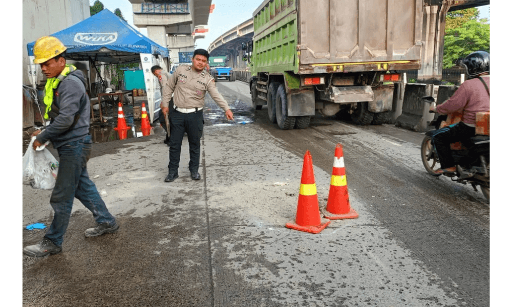 Pemotor Tewas Terlindas Truk di Jalan Martadinata Jakarta Utara Usai Terpeleset
