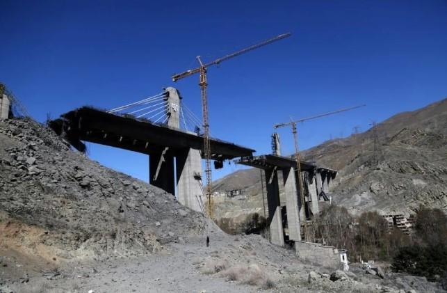 Serangan AS-Israel Hantam Jembatan di Iran Utara, 13 Warga Sipil Tewas dan Puluhan Luka