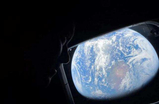 Astronaut Artemis II Abadikan Foto Bumi Menggunakan iPhone 17 Pro Max dalam Misi Bersejarah ke Bulan