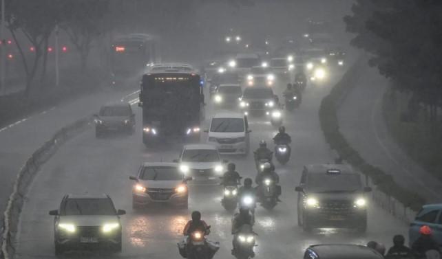 BMKG Prakirakan Hujan Ringan Guyur Jakarta Selatan dan Timur pada Senin Sore