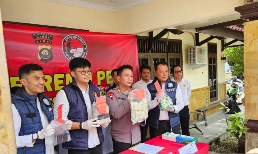 Polresta Jambi Tangkap Tiga Pengedar di Hotel, Amankan 2 Kg Sabu dan Ribuan Ekstasi