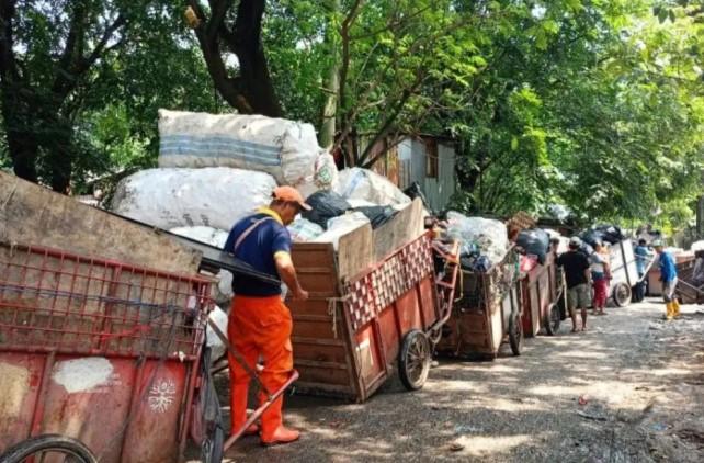 Pemkot Jakarta Timur Fasilitasi Kantong Sampah Terpisah untuk Tekan Beban TPST Bantargebang