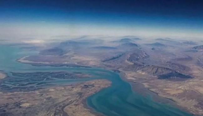 Trump Usul AS Pungut Tarif Lintas Selat Hormuz di Tengah Ketegangan dengan Iran