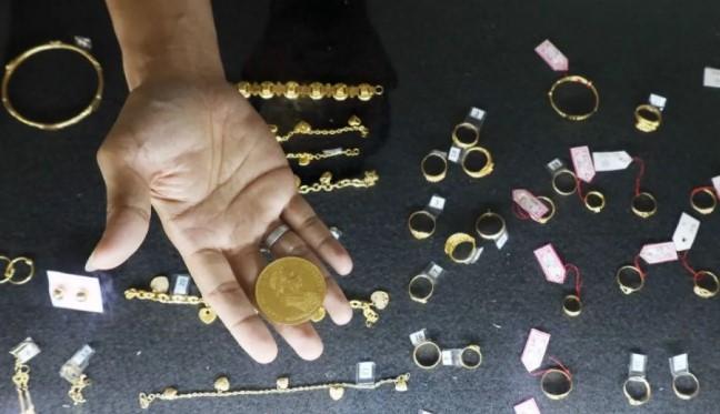 Harga Emas Pegadaian Kompak Naik, Antam Tembus Rp2,964 Juta per Gram