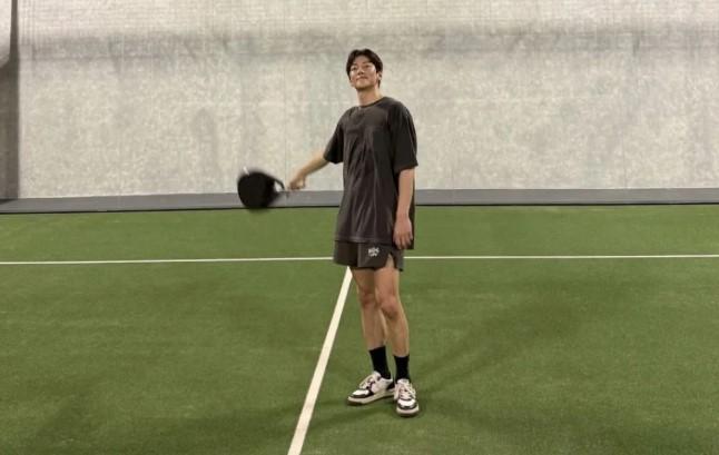 Ji Chang Wook Tertangkap Kamera Bermain Padel Setibanya di Jakarta