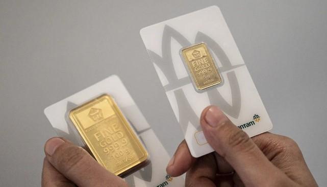 Harga Emas Antam Turun Rp50.000 per Gram pada Kamis Pagi, Buyback Ikut Melemah