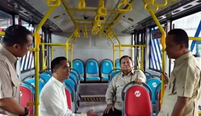 Prabowo Tinjau Bus Listrik Transjakarta di Pabrik VKTR Magelang Jelang Peresmian
