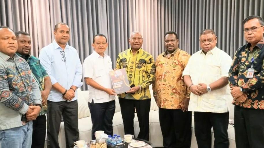 Gubernur Papua Barat Dorong Realisasi PI 10 Persen dan Jatah Gas dalam Pertemuan dengan Menteri ESDM