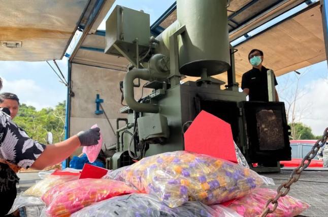 Polda Kepri Musnahkan Sabu, Ekstasi, dan Etomidate dari 24 Kasus Narkotika