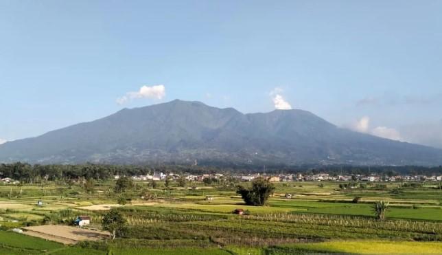 Aktivitas Gempa Gunung Marapi Didominasi Hembusan dan Tremor Non Harmonik, Status Tetap Waspada