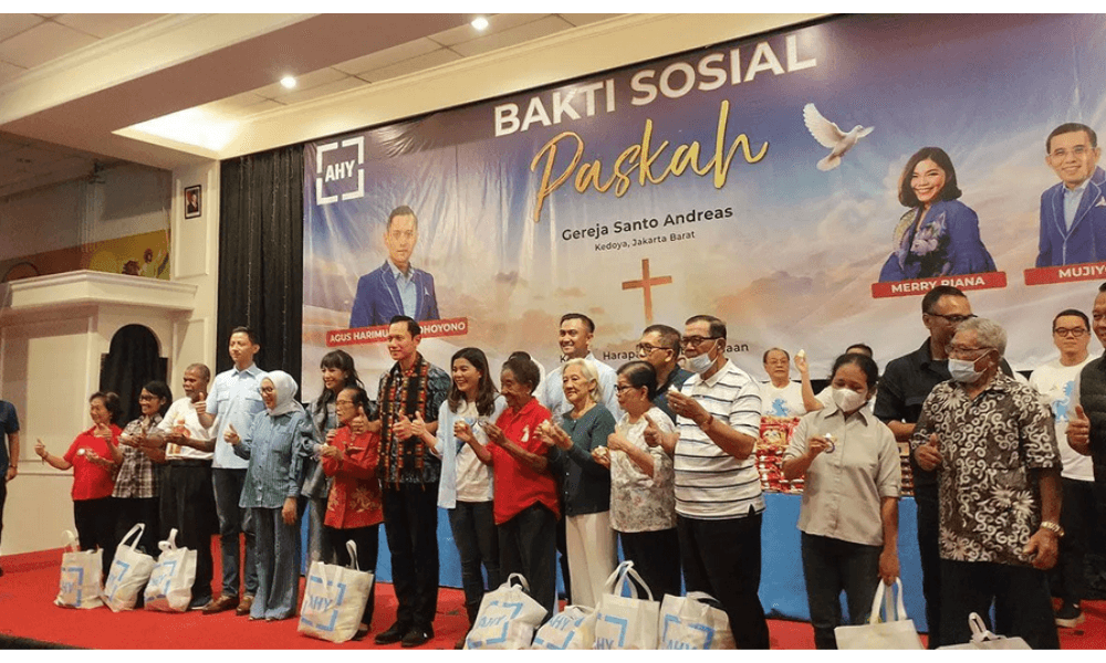 AHY Gelar Bakti Sosial Paskah di Jakarta Barat, Bagikan Sembako untuk Jemaat