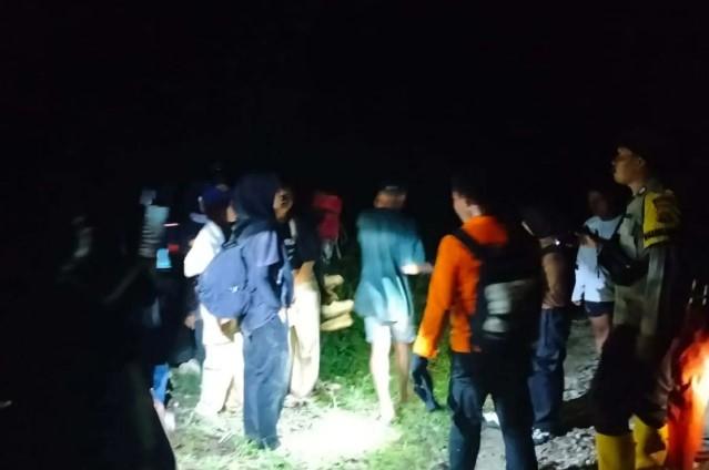 Enam Pendaki Tersesat di Gunung Lamari Berhasil Dievakuasi Tim SAR dalam Kondisi Selamat