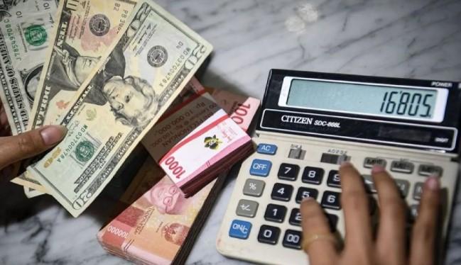 Rupiah Melemah ke Rp17.121 per Dolar AS Dipicu Ancaman Penutupan Selat Hormuz oleh Trump