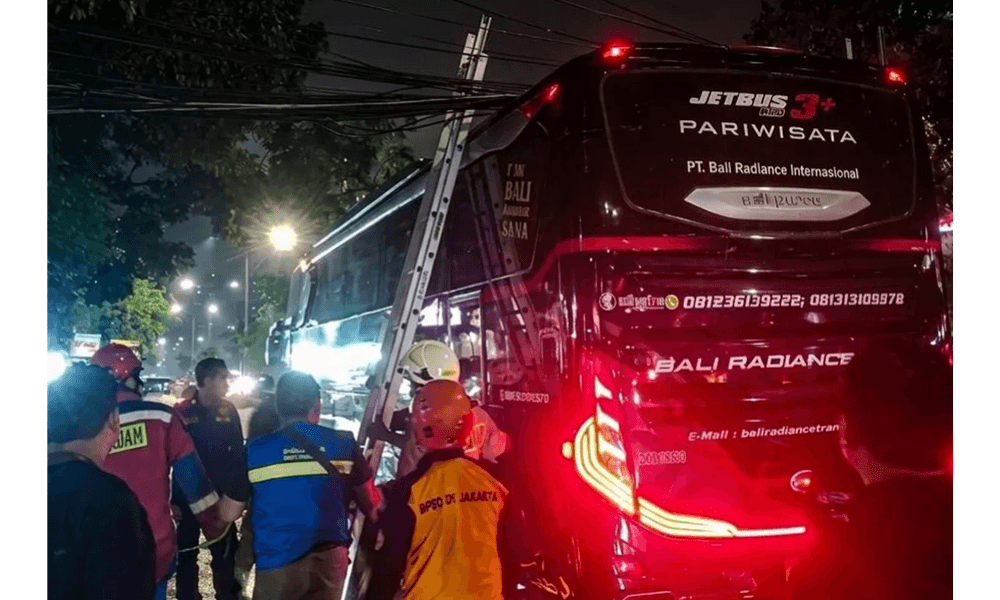 Tiang Optik Roboh di Tamansari Jakarta Barat, Diduga Akibat Keropos dan Beban Kabel