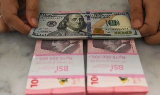 Rupiah Melemah ke Rp17.130 per Dolar AS, Sentimen Domestik Lemah Jadi Pemicu Utama