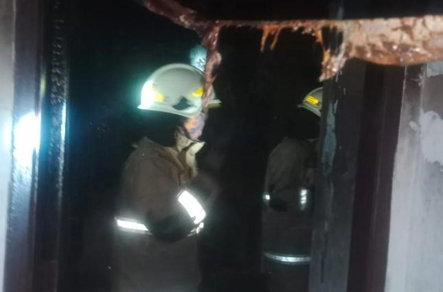 Kebakaran Ludeskan Rumah Kontrakan di Kebon Jeruk, Dua KK Kehilangan Tempat Tinggal