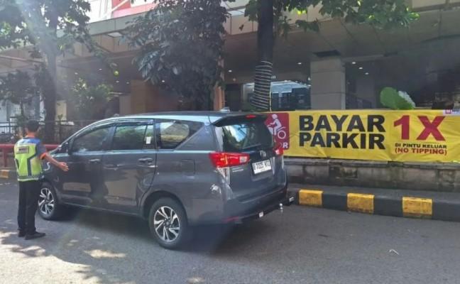 Pemkot Jaksel Imbau Warga Tak Beri Tip untuk Hentikan Parkir Liar di Blok M