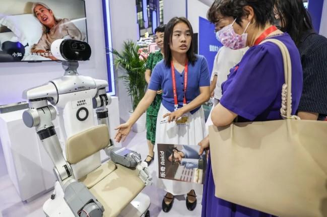 Pameran CICPE ke-6 di Hainan Tampilkan Inovasi AI Terkini dari Berbagai Sektor Teknologi