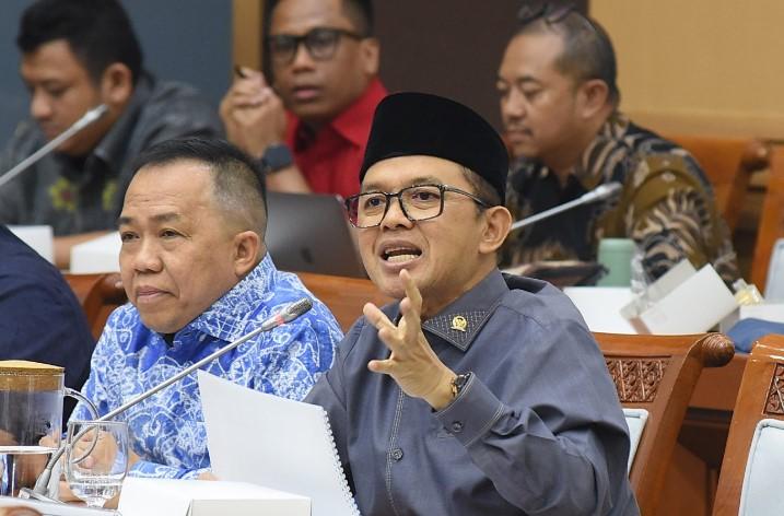 DPR Nilai Skema War Tiket Haji Bukan Solusi, Percepatan Antrean Lansia Lebih Mendesak