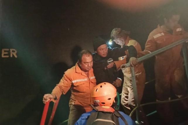 Basarnas Evakuasi ABK Filipina Alami Kejang di Perairan Benoa, Dilarikan ke RS Siloam