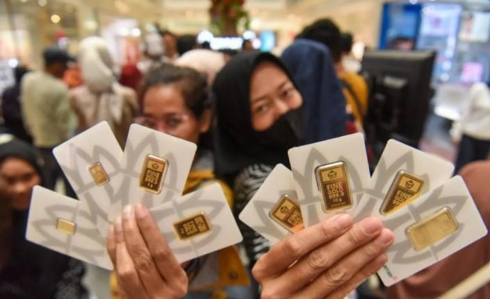 Harga Emas Antam Turun Rp20.000 Jadi Rp2,868 Juta per Gram pada Jumat Pagi