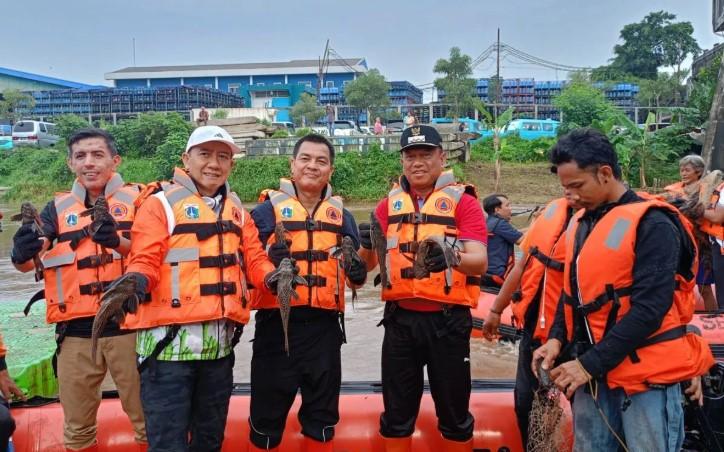Pemkot Jakarta Timur Gelar Operasi Tangkap Ikan Sapu-Sapu di 10 Kecamatan untuk Jaga Ekosistem Sungai
