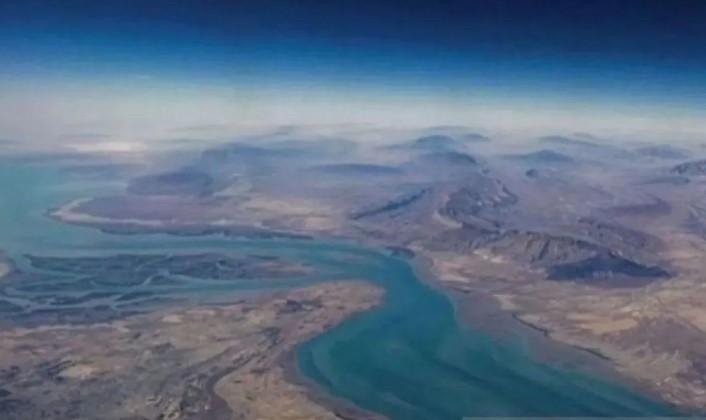 Iran Buka Selat Hormuz Saat Gencatan Senjata, Harga Minyak Langsung Anjlok Lebih dari 10 Persen