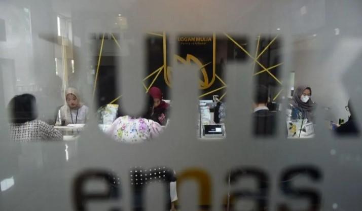 Harga Emas Antam Naik Rp16.000 Jadi Rp2,884 Juta per Gram pada Sabtu Pagi