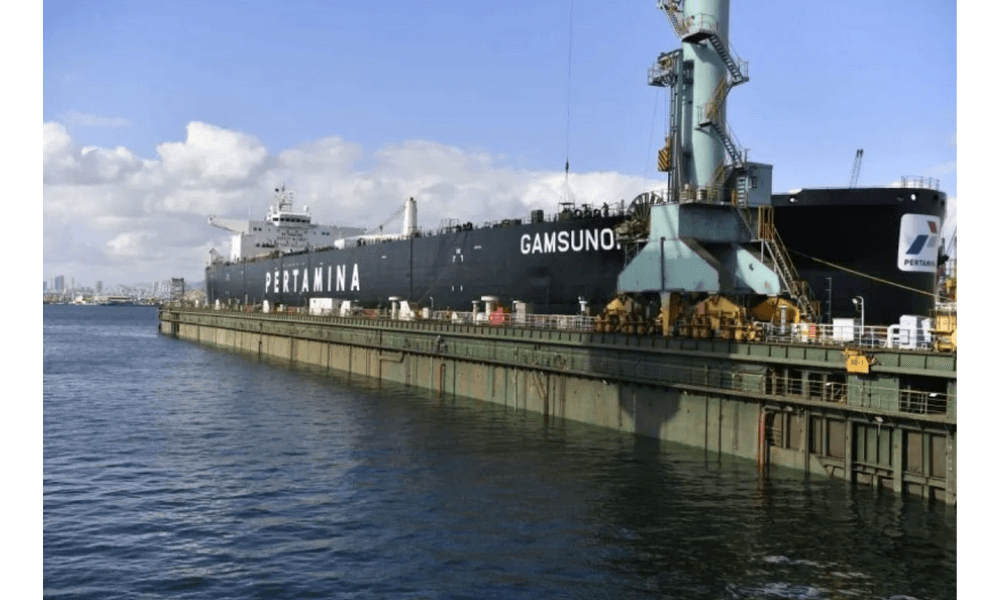 Dua Kapal Pertamina Masih Belum Bisa Lintasi Selat Hormuz