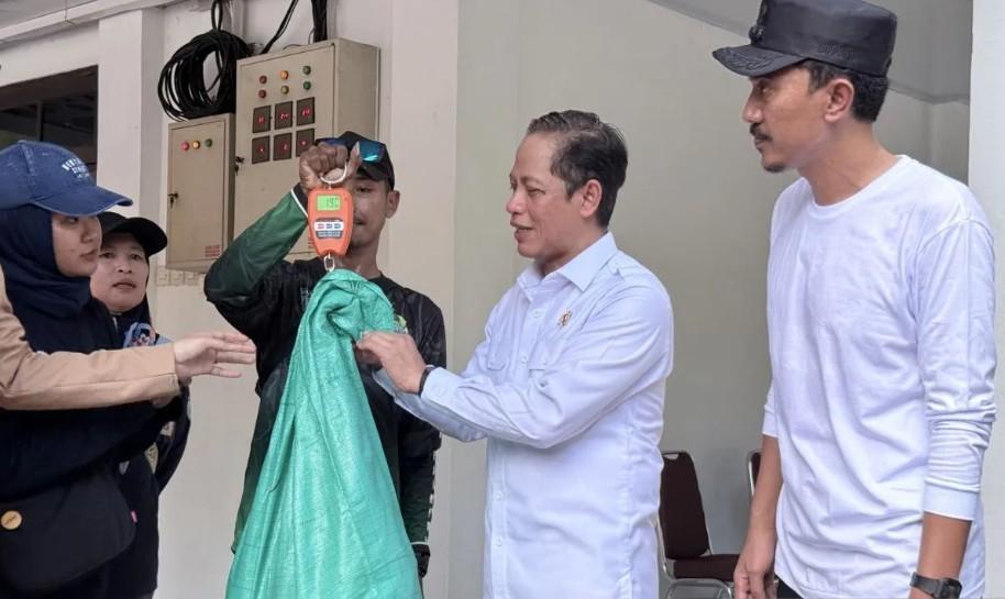 Hanif Faisol Nurofiq Dorong Pemkab Banjar Tuntaskan 27 Persen Sampah demi Target Nasional 2029