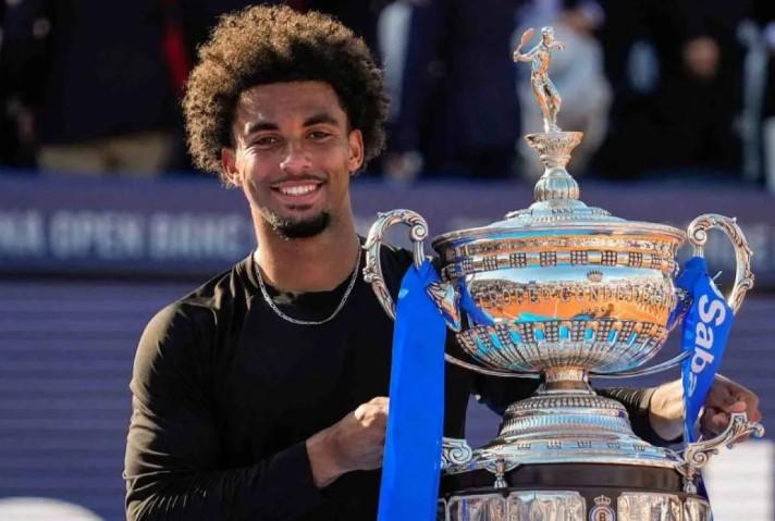 Arthur Fils Tumbangkan Andrey Rublev dan Rebut Gelar Barcelona Open 2026