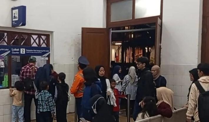 Perjalanan KA Siliwangi Dihentikan Sementara Akibat Jalur Terkikis di Cianjur