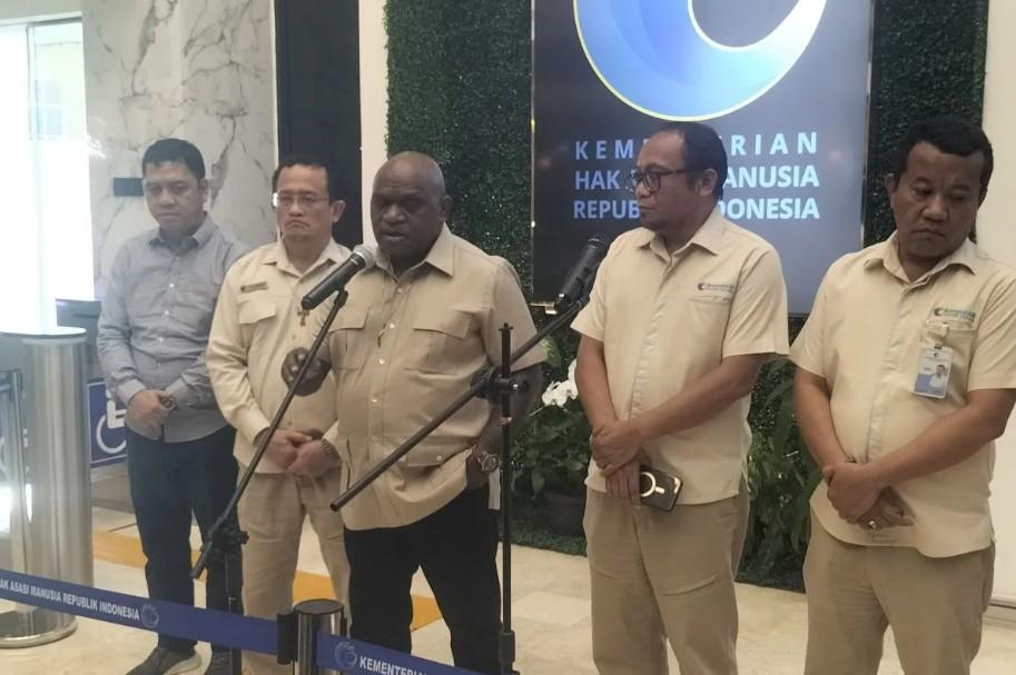 Penembakan di Puncak Papua Tewaskan 15 Warga Sipil, Natalius Pigai Pastikan Anak Korban Dirawat Intensif