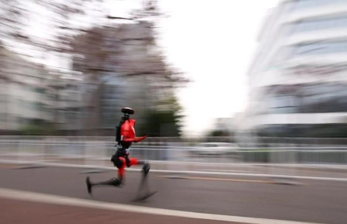Robot Humanoid China Pecahkan Rekor Maraton dan Tunjukkan Lompatan Pesat Industri Teknologi
