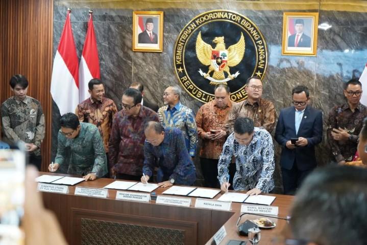 Gubernur Koster Teken Kerja Sama PSEL, Targetkan Sampah Jadi Listrik Beroperasi 2028