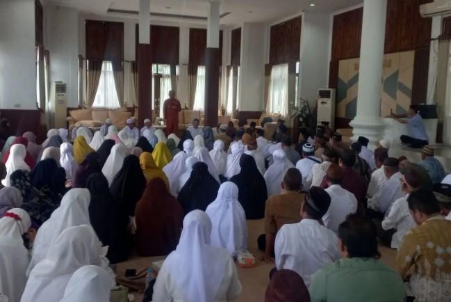 Bupati Bangka Tengah Mengimbau Jamaah Calon Haji Kedepankan Nilai Sosial dan Kepedulian Selama Beribadah