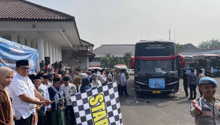 Bupati Serang Mengingatkan Jamaah Calon Haji untuk Taat Aturan dan Jaga Kesehatan di Tanah Suci