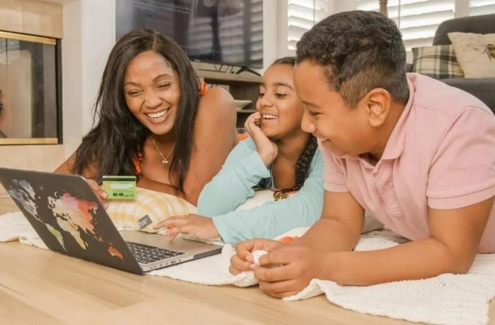 KPAI Menekankan Pentingnya Literasi Digital untuk Mencegah Risiko Sharenting pada Anak di Ruang Daring