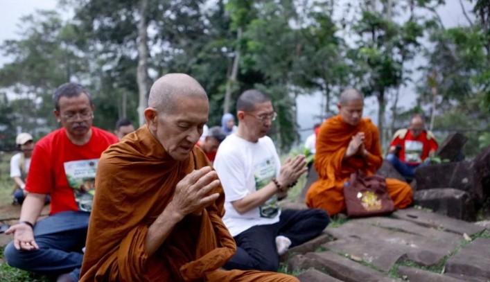 Doa Lintas Iman di Gunung Padang Serukan Tobat Ekologis untuk Selamatkan Bumi