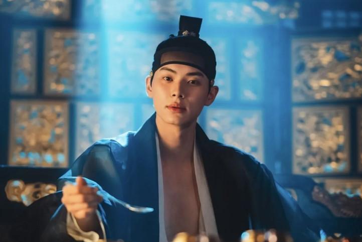 Lee Chae Min Akui Gugup Perankan Raja Tirani di Drama “Bon Appetit, Your Majesty”