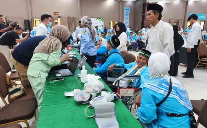 Dua Jamaah Haji Tertunda Berangkat, Embarkasi Surabaya Pastikan Proses Bergantung Kondisi Medis