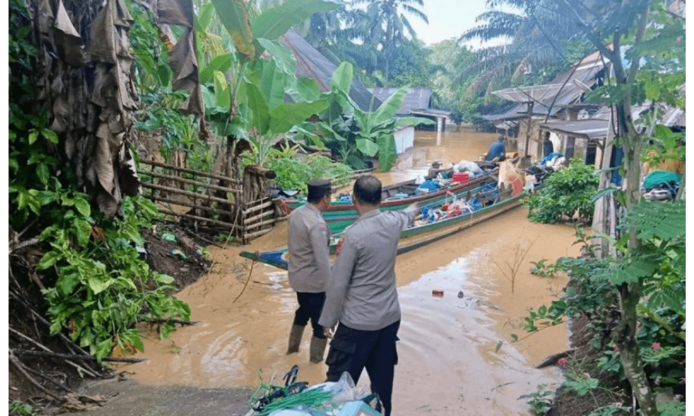 Polda Jambi Evakuasi Korban Banjir di Merangin dan Sarolangun, Puluhan Rumah Terdampak